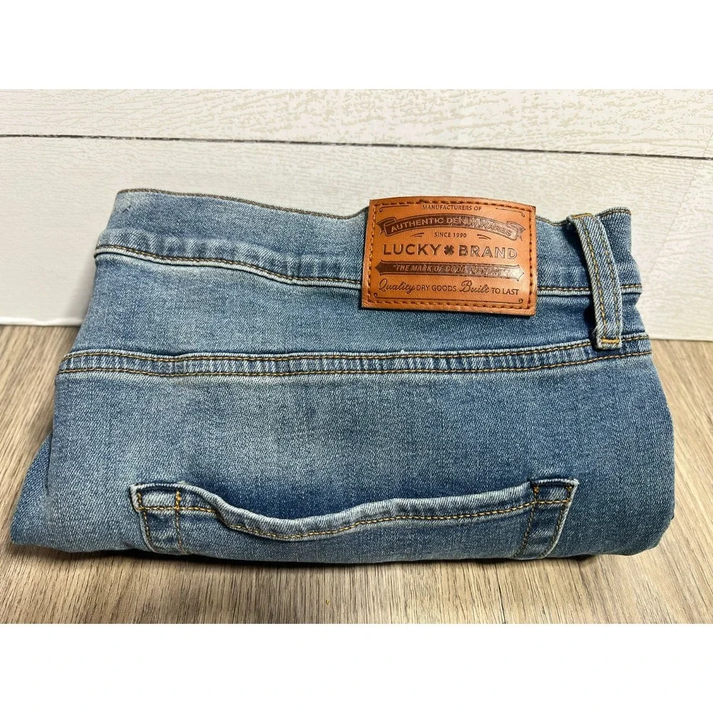Lucky Brand Mens Denim Jeans Size 42x32 Medium Wash Stretch Straight Leg 7M12408